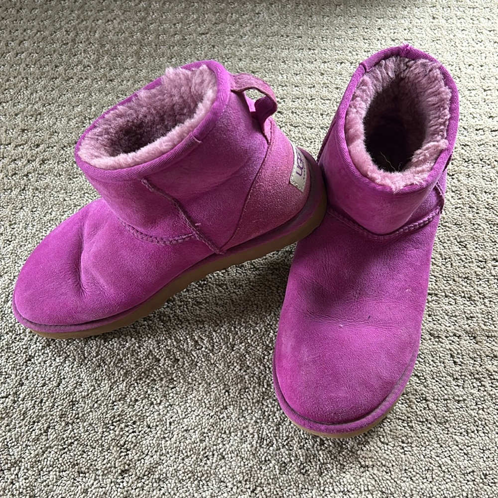 Pink uggs